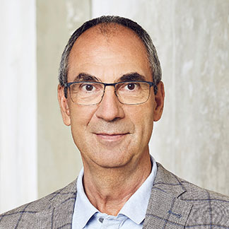 Prof. Dr. Strunk, Sonographie-Experte mit DEGUM-Stufe 3 bei SONO2learn